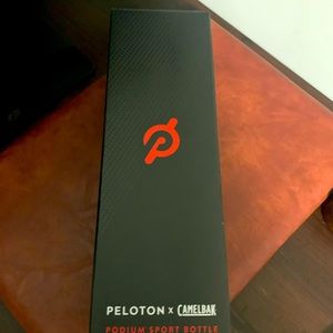 💥New Peloton x Camelbak Water Bottle💥